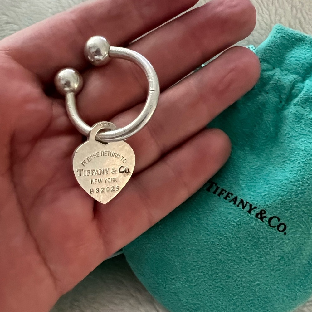 SOLD Authentic Tiffany & Co. heart key fob key ring - Picture 2 of 3